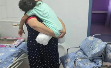 Девочка лишилась ног после ДТП в Астане: водителя автобуса освободили по амнистии