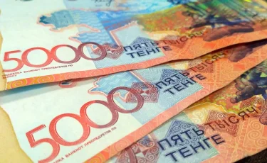 Казахстанцы перестали богатеть: рост реальных зарплат замер