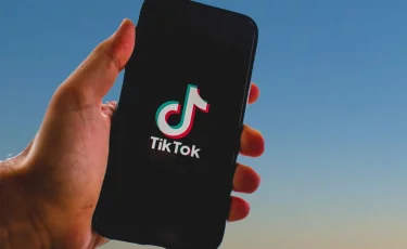 YouTube и TikTok начнут передавать данные о доходах казахстанских блогеров налоговым органам