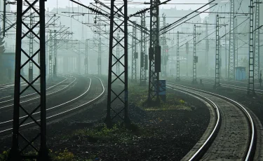 ЧП в Балхаше: бетонная балка рухнула на железнодорожные пути, есть пострадавшие