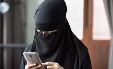 Бет-жүзді тұмшалауға салынған тыйымның орамал мен ақжаулыққа қатысы жоқ - теолог