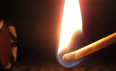 В аэропорту Алматы мужчина поджёг себя