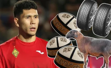 «Бізден 3 тақия», «Бір қой», «Тегін сварка»: Темірлан Анарбековке жанкүйерлері ерекше сыйлықтар ұсынуда