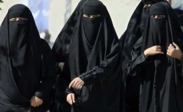 Бет-әлпетті тұмшалауға тыйым: Елімізге келген шетелдіктер де заңға бағынуға міндетті