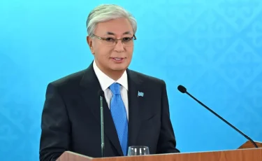 Токаев поздравил казахстанцев с Днем труда