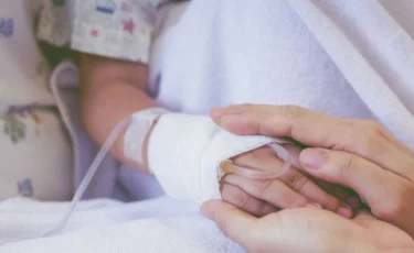 Водитель наехал на детей в Абайской области: умерла девочка, находившаяся в коме