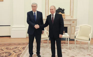 Токаев поздравил Путина с днем рождения