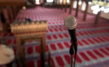 «Себепсіз жамағаттан ақша жинайды»: Шардарада имамның әрекеті қызу талқыланып жатыр