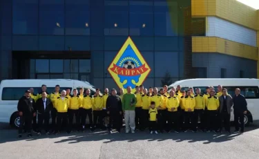 Тұрсын Алагөзов «Қайрат» футболшыларына жаңа автобус сыйлады