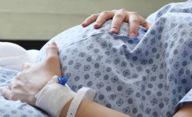 «Жеті айында білген»: Түркістан облысында жасөспірім қыз 71 жастағы атасынан жүкті болған