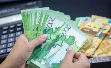 В Казахстане предлагают поднять минимальную зарплату до 110 тысяч тенге