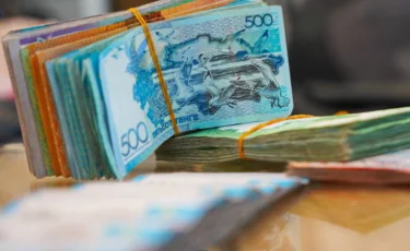 Қазақстанда ең төменгі жалақы мөлшерін 85 мыңнан 110 мың теңгеге дейін ұлғайту ұсынылды