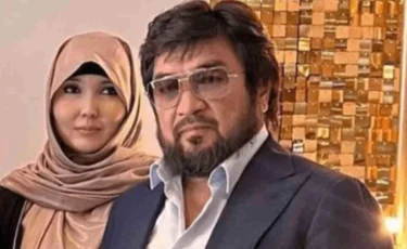 «Олар мені қызғанады»: Бекболат Тілеухан үш әйелі туралы