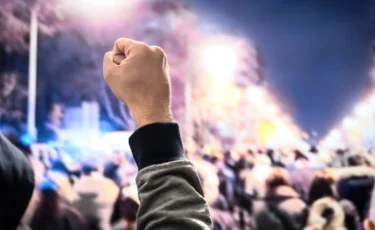 Жаңаөзенде жұмысшылар митингке шықты