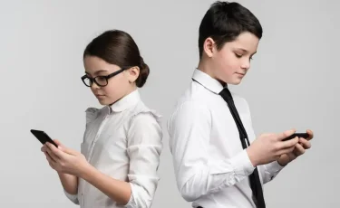 Оқушылар сабақ кезінде смартфон пайдаланса, ата-анасына айыппұл салынады