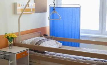 Пациента нашли мертвым на территории больницы в Акмолинской области