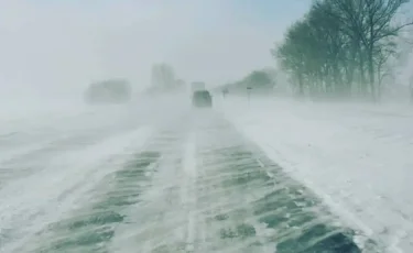 Қар аралас жаңбыр: Жүргізушілерге жолда абай болу ескертілді