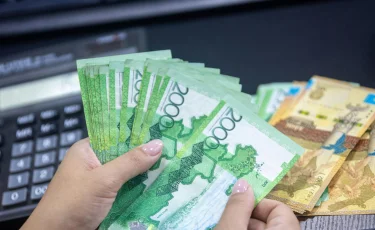 Более 2,3 млрд тенге задолжали казахстанцам по зарплате