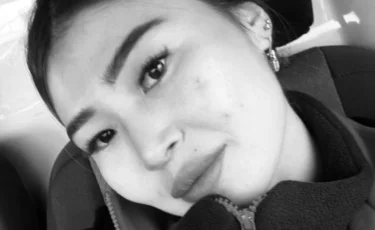 Токаев посмертно наградил фельдшера, которая погибла в Астане