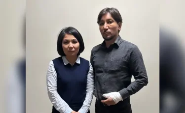 «Мұқасан табылмай жатыр»: Заңгер соққыға жығылған әншінің қазіргі жағдайын айтып берді