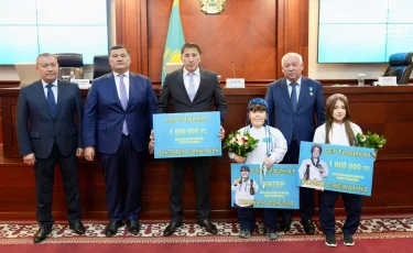 Қызылорда облысының әкімі парапауэрлифтингтен әлем чемпиондарымен кездесті