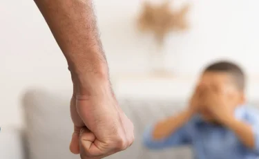 Отчима осудили за истязание трёх детей в Жамбылской области