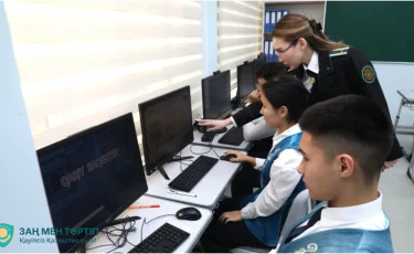 В школах Алматы проходит образовательный проект по финансовой безопасности «Qarzhy Saqshysy»