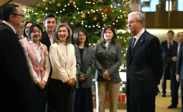 Тоқаев Жапонияда тұрып жатқан қазақстандықтармен кездесті