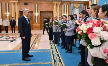 Токаев вручил ключи от квартир сотрудникам прокуратуры и силовых структур