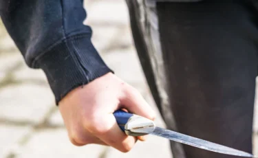 Иностранца ранили ножом на вокзале в Астане