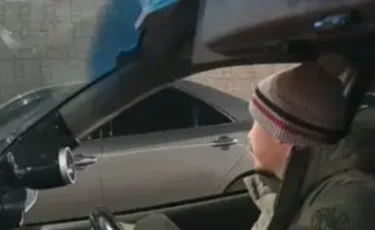 Алматыда жол үстінде Ресей азаматын балағаттаған жүргізуші қамауға алынды