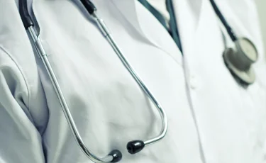 В 2026 году в Казахстане повысят зарплаты медикам