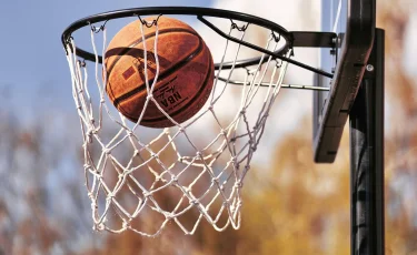 Трагедия на спортплощадке: в Атырау во время игры умер 13-летний подросток