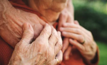 Петропавлда аурухана маңында зейнеткер әйел үсіп, көз жұмды