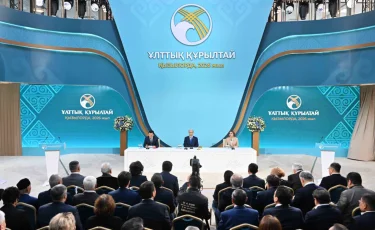 Президент призвал оградить молодежь от аморальных моделей поведения