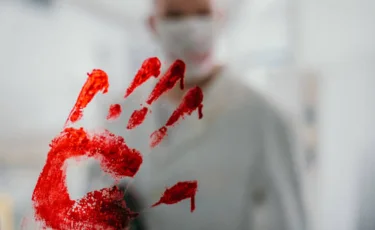 Жаңаөзен тұрғыны емхана ішінде дәрігерді пышақтап өлтірді