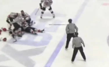 Қарағандыда ойын кезінде кенеттен хоккейші көз жұмды