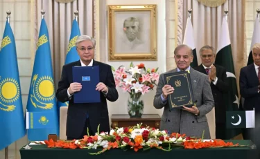 Қасым-Жомарт Тоқаев пен Шахбаз Шариф стратегиялық серіктестік туралы бірлескен декларацияға қол қойды   