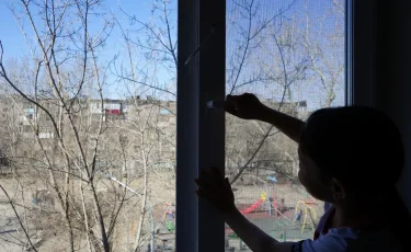 Таразда анасы екі баласын бесінші қабаттан лақтырып жіберді