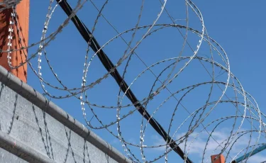 "Зорладың, арыз жазамын": бопсалаумен айналысқан қылмыстық топ сотталды