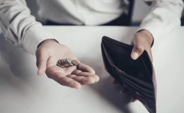 Казахстанцы беднеют: почти 60% бюджета уходит на еду