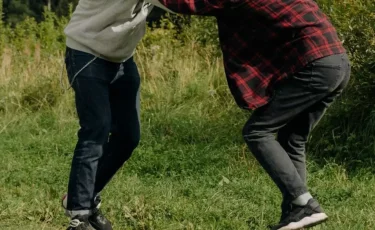 Жамбыл облысының тұрғыны 1500 теңгеге бола танысының қабырғасын сындырған