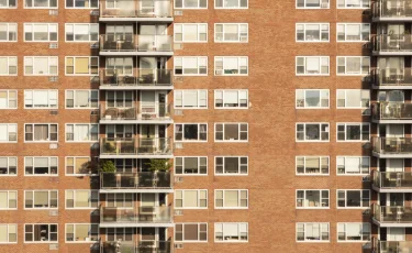 В Алматы обнаружена «резиновая» квартира с 44 жильцами