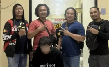 Атыраудағы кісі өлімі: Күдіктілердің Индонезияда ұсталған сәтінің видеосы жарияланды