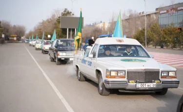 Қонаевта референдум күні тұрғындар дауыс беру учаскелеріне ретроавтокөліктермен келді