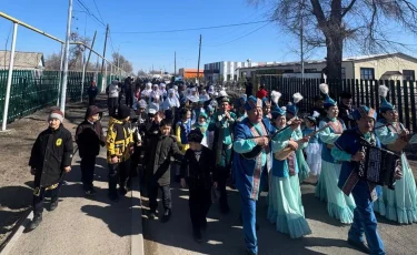 Береке мен бірліктің белгісі: Жетісу облысы Кәлпе ауылында референдум мерекелік көңіл күйде өтуде