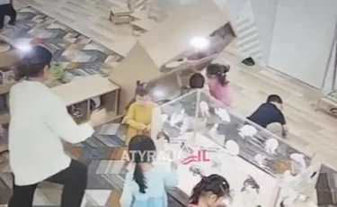 Шкаф упал на ребенка в детском саду в Атырау
