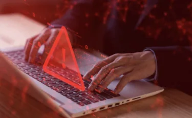 Фальшивые сайты и вирусы: Нацбанк предупредил о новой схеме обмана