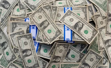 Курс доллара снова снизился на торгах KASE