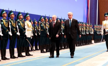 Тоқаев Путинді Тәуелсіздік сарайында қарсы алды